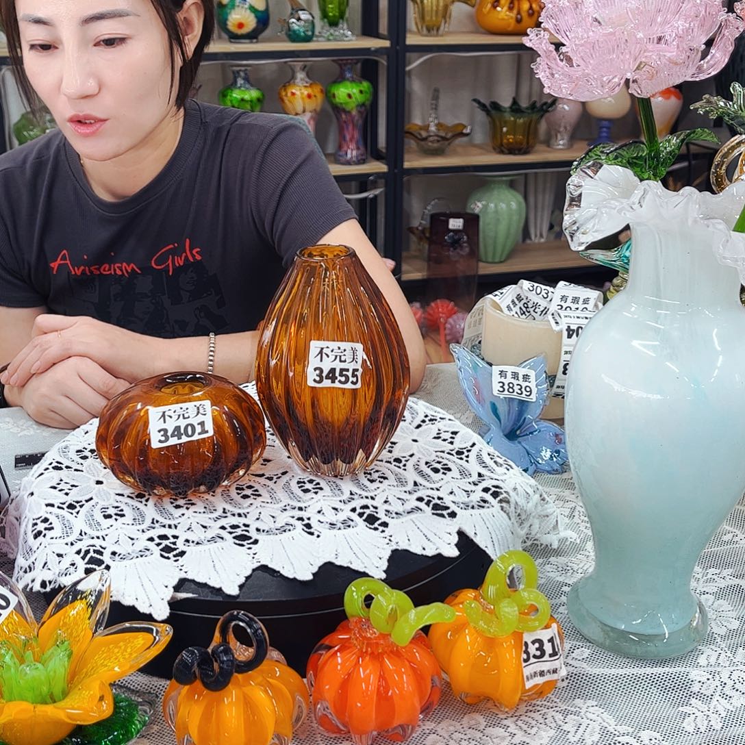 2个瓶 家悦琉璃工艺品不完美