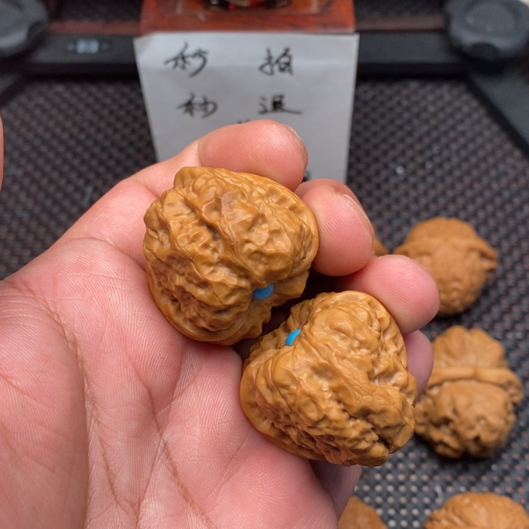 文玩核桃把件蛤蟆边36肚39尺镶嵌款
