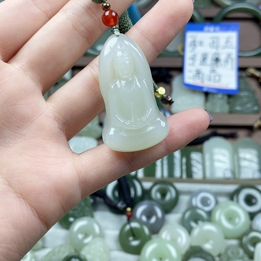 和田玉未镶嵌颈饰观音