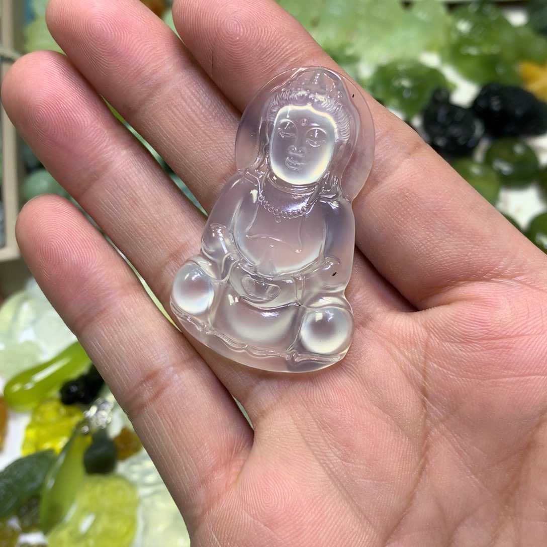 岫玉颈饰未镶嵌观音