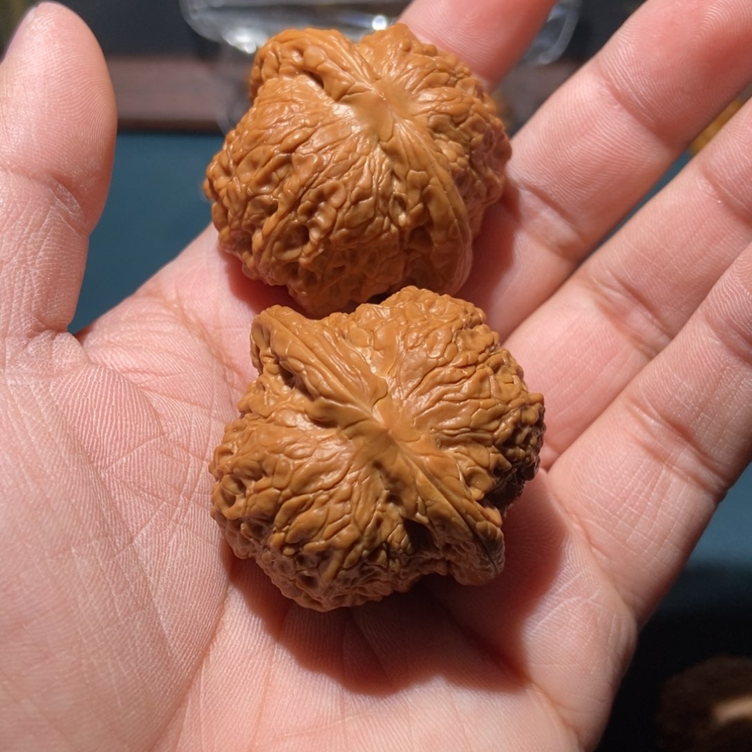 文玩核桃吊坠小****?血麒麟