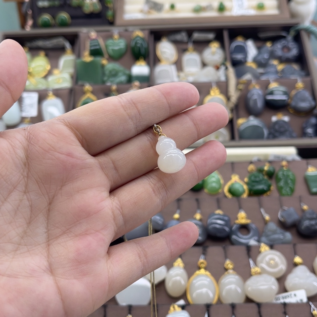 和田玉18K金镶嵌吊坠(赠链)