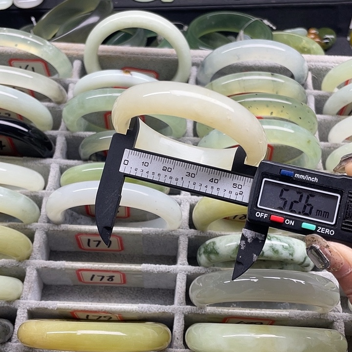 蛇纹石玉未镶嵌手镯177