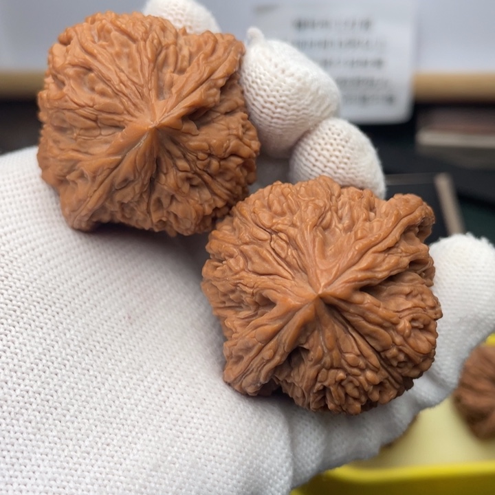 文玩核桃吊坠454243尺拉丝凹底三角十字尖贼啦漂亮