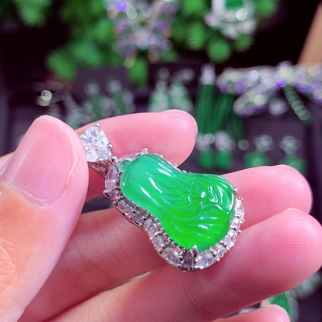 颈饰未镶嵌翡翠天然