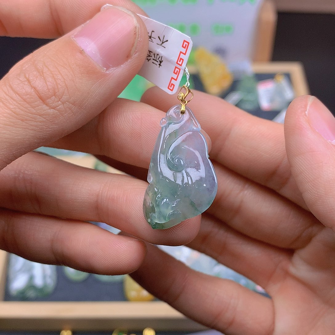 翡翠颈饰18K金镶嵌翡翠