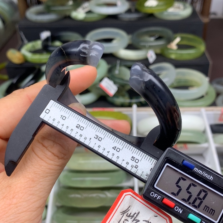 蛇纹石玉未镶嵌手镯788