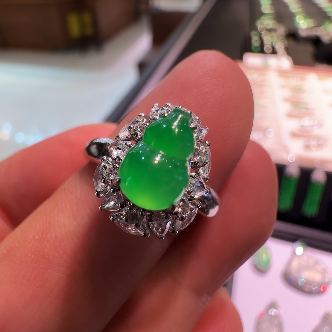 翡翠18K金镶嵌戒指