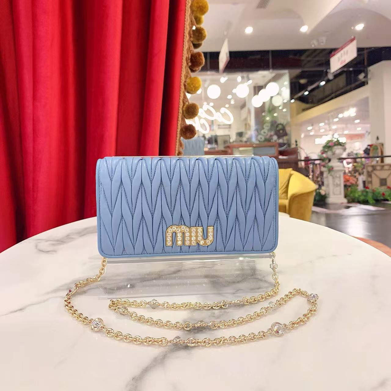95新 MIU MIU/缪缪 褶皱宝石链条包蓝色金扣羊皮芯片款/34439403