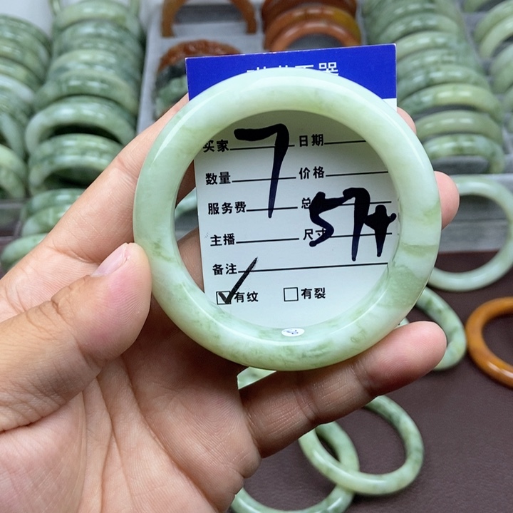 蛇纹石玉手镯未镶嵌