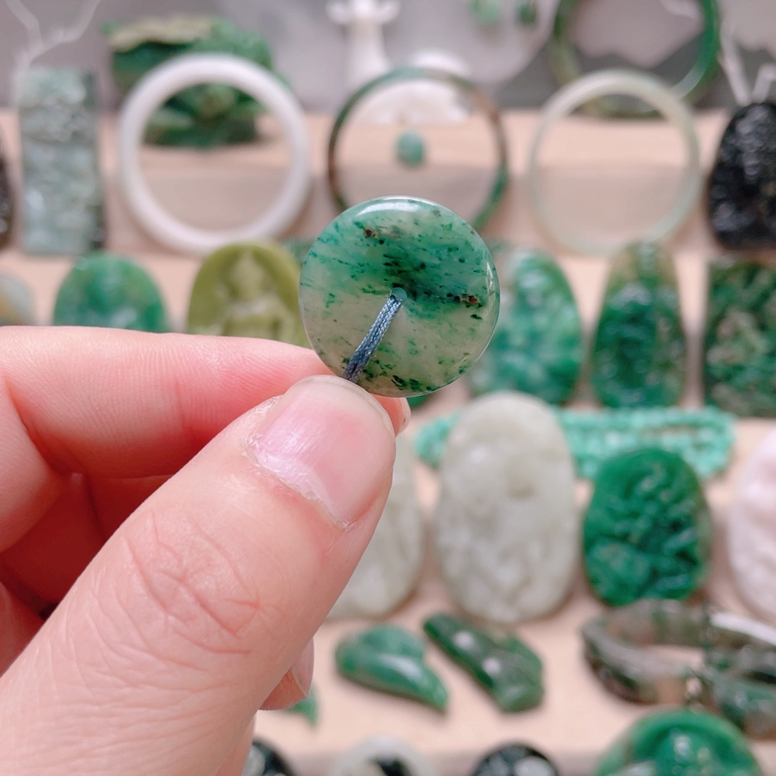 独山玉未镶嵌颈饰