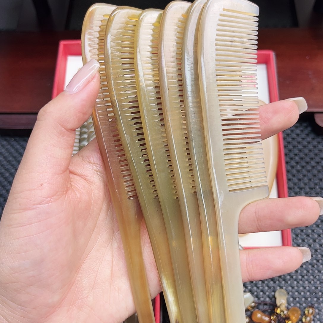 纯手工制作纯牛角梳子