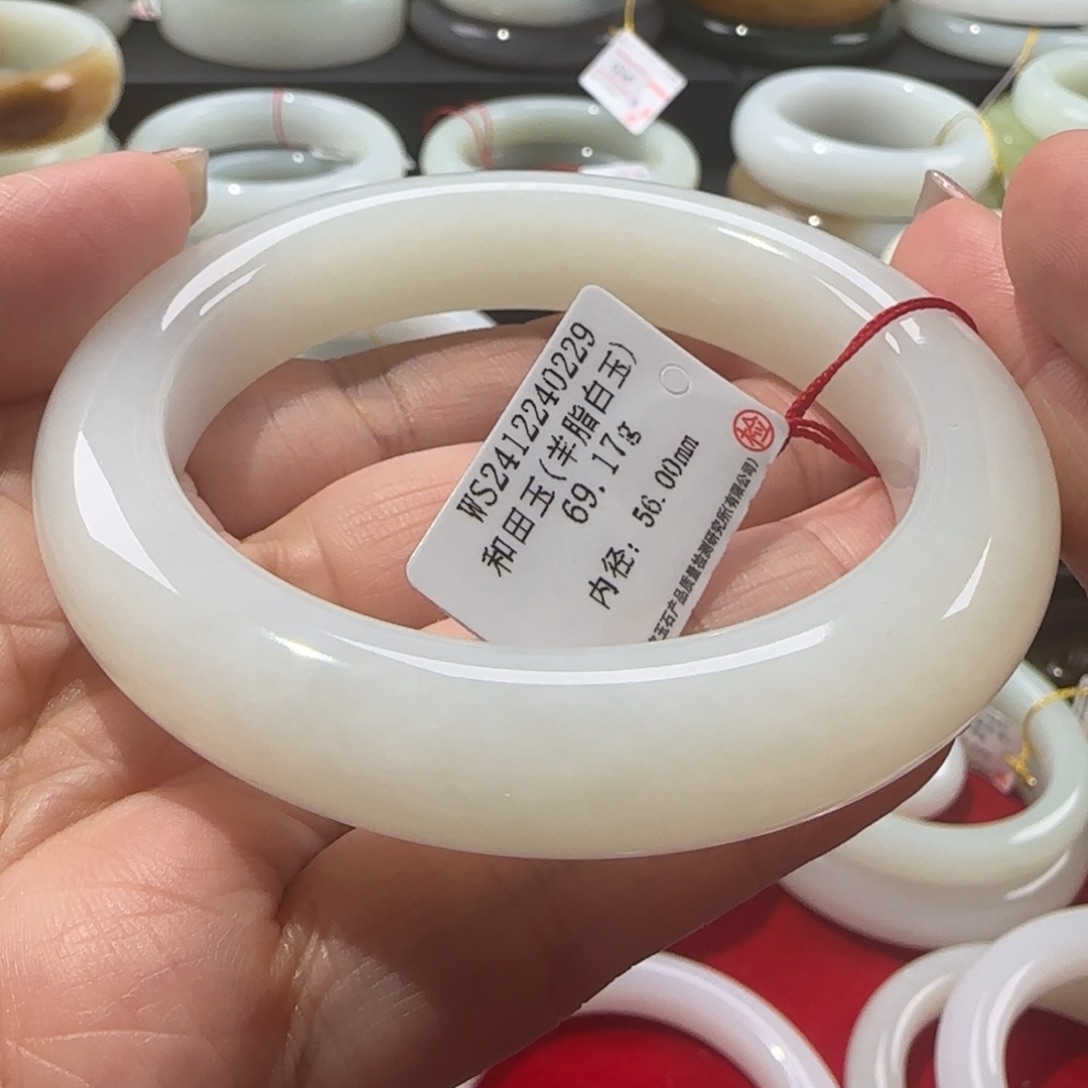 和田玉手镯未镶嵌