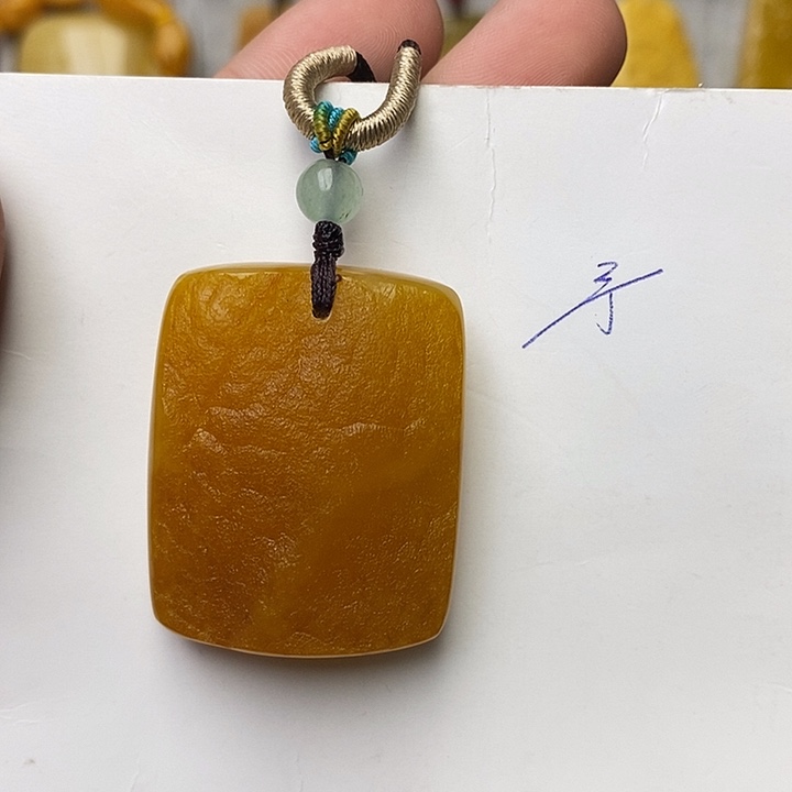 未镶嵌琥珀珠宝奇石