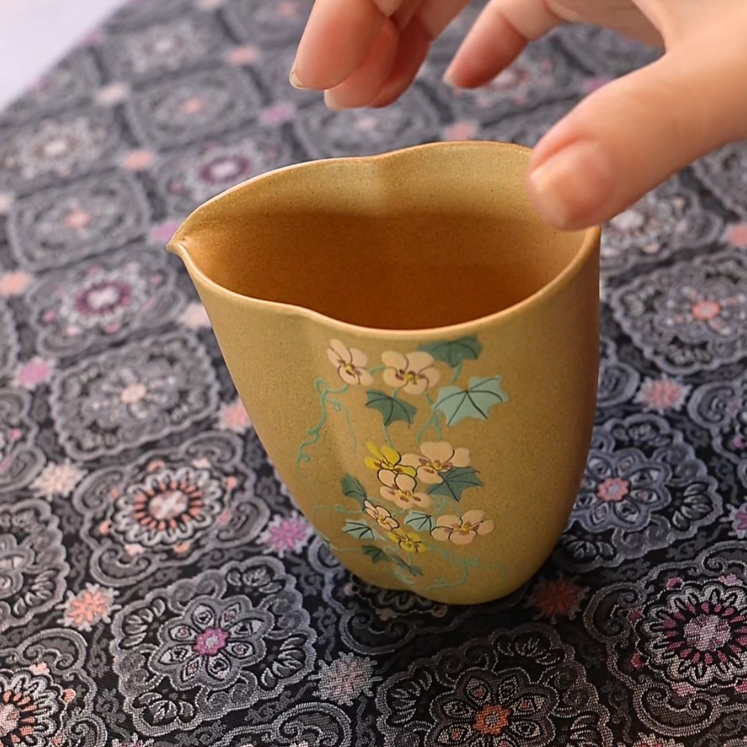 《葫芦公道杯》黄段泥手绘宜兴紫砂