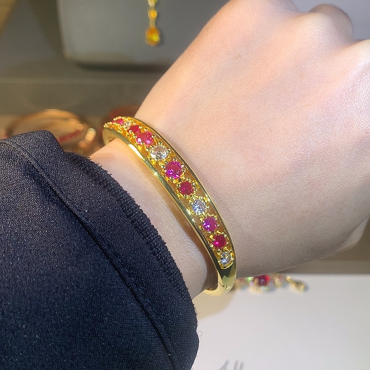 非金属14手镯。         