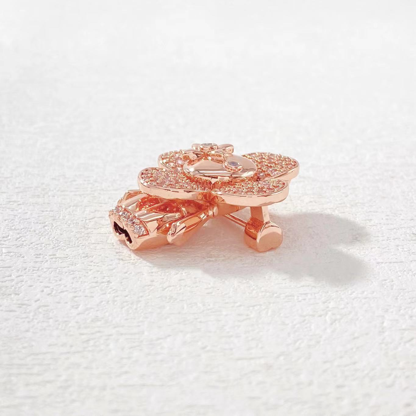 铜合金胸针 木木（YS203）满镶圆花可爱玩偶胸针可当吊坠