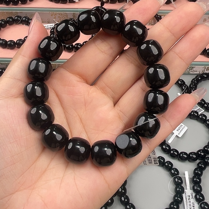 和田玉未镶嵌颈饰因***K