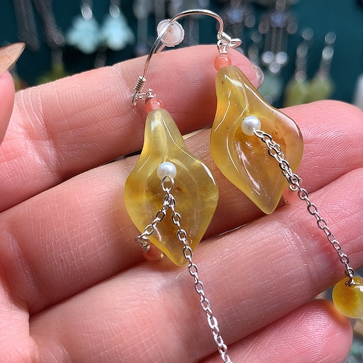 未镶嵌蛇纹石玉耳饰