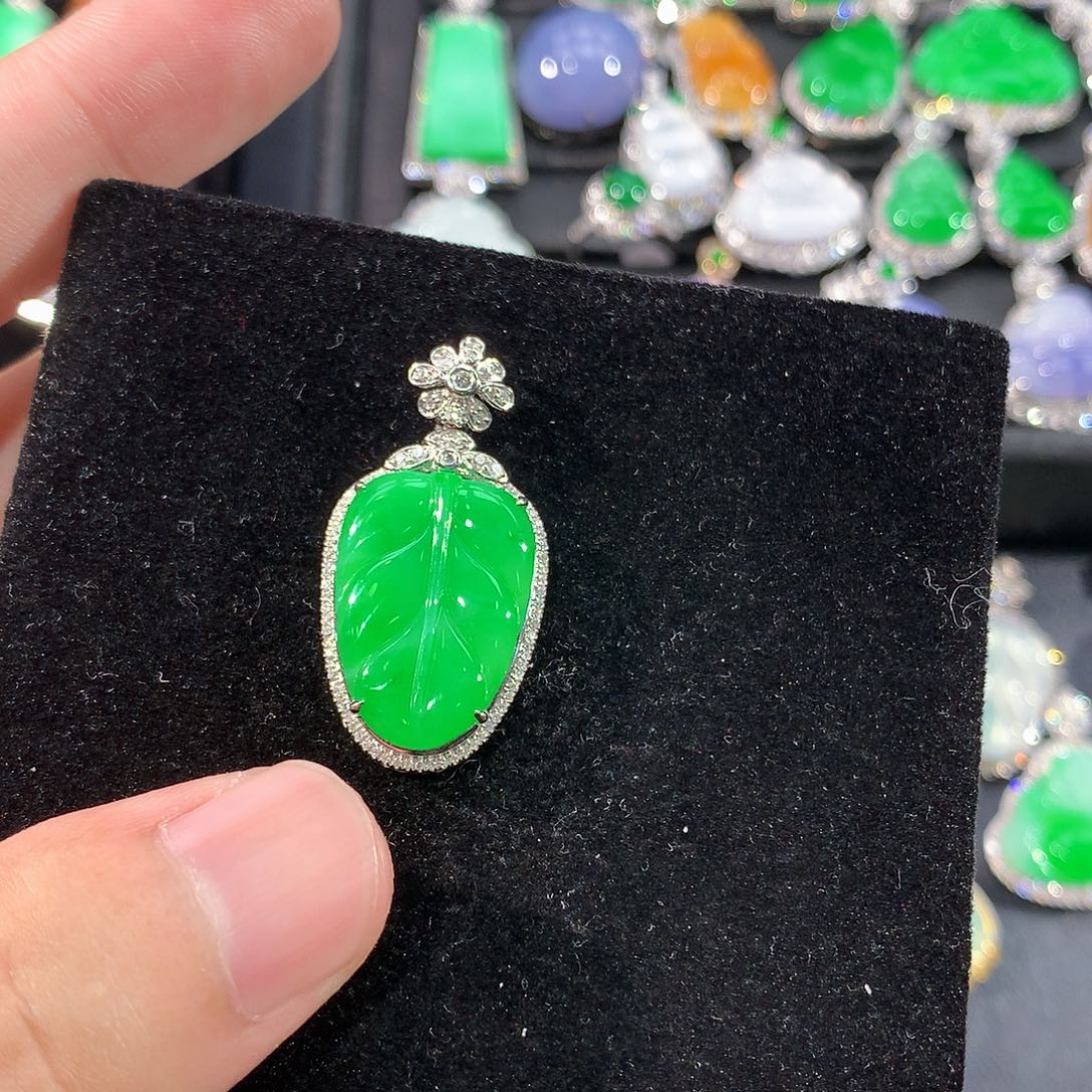 翡翠18K金镶嵌颈饰