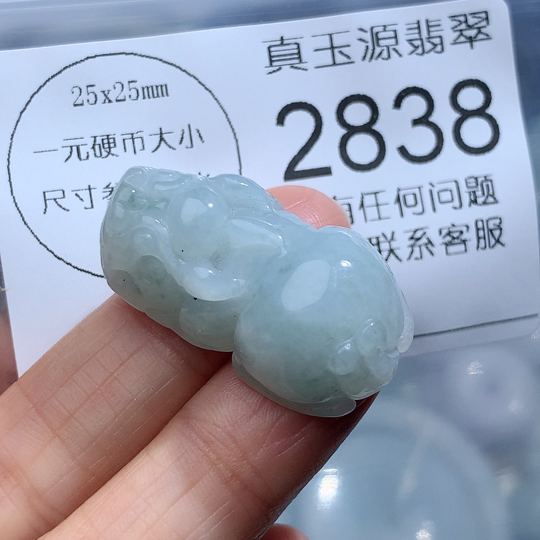 翡翠颈饰未镶嵌3838。