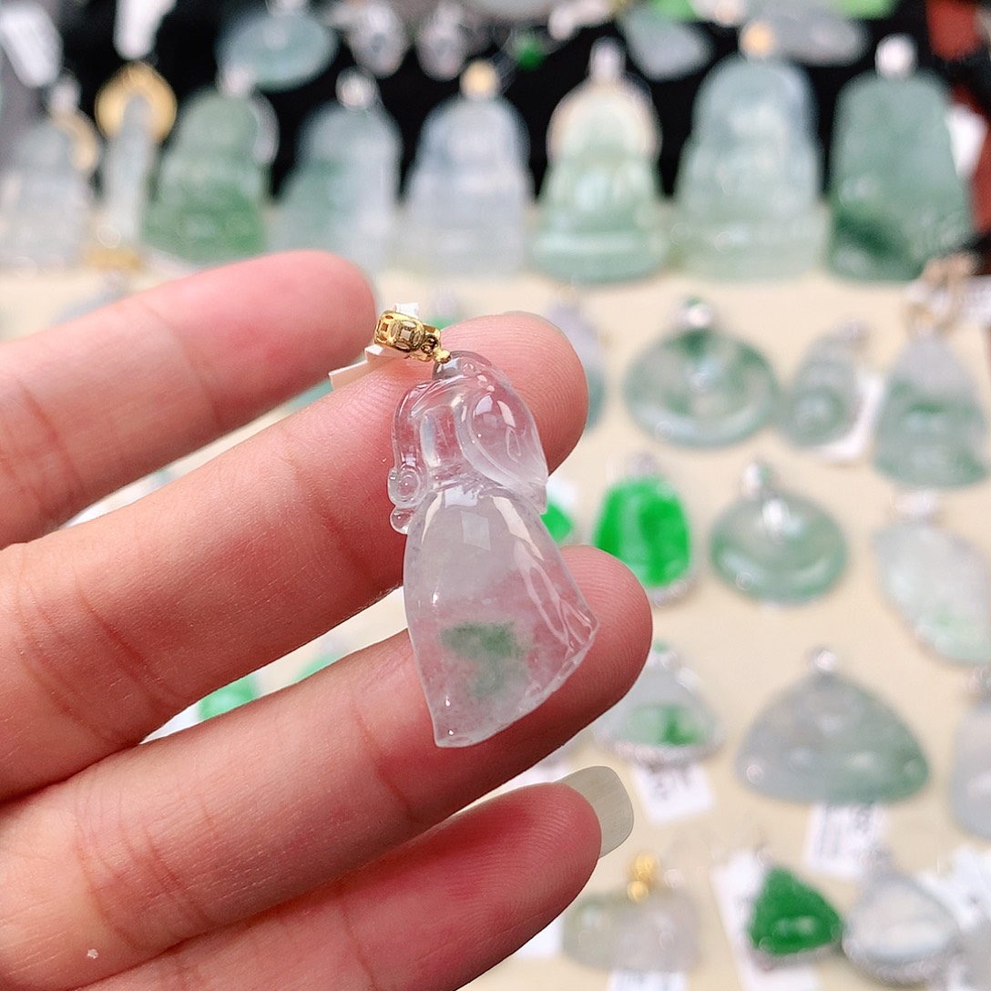 翡翠18K金镶嵌颈饰莲蓬