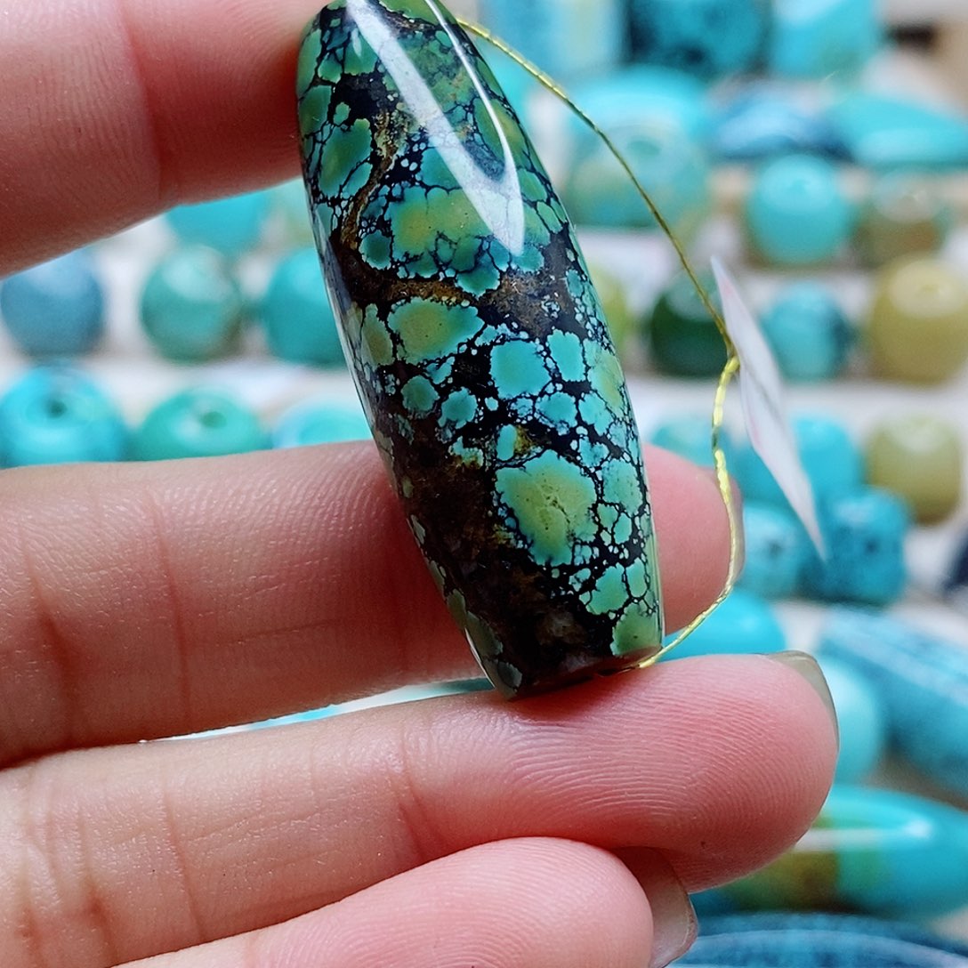 绿松石颈饰未镶嵌