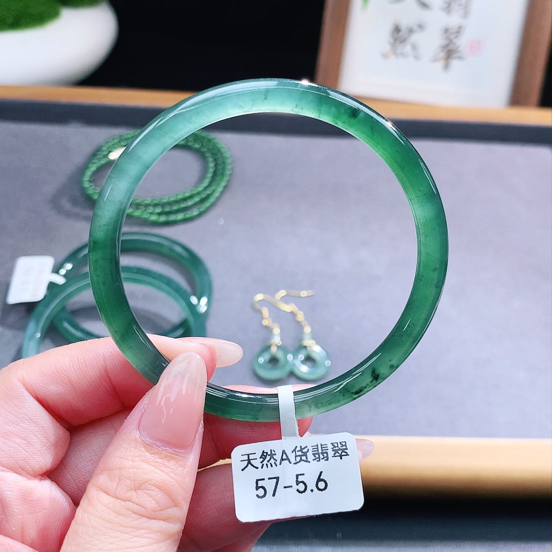 翡翠手镯（圆镯）未镶嵌