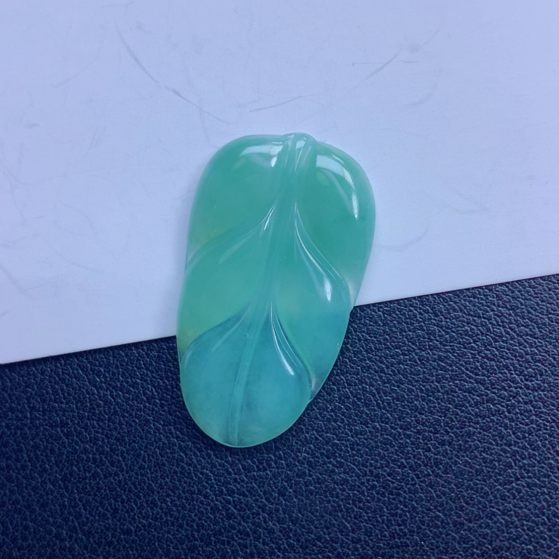 翡翠未镶嵌颈饰叶子
