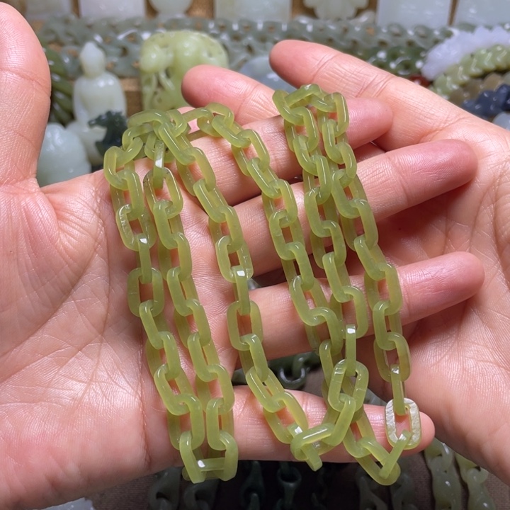 张***翼和田玉未镶嵌颈饰