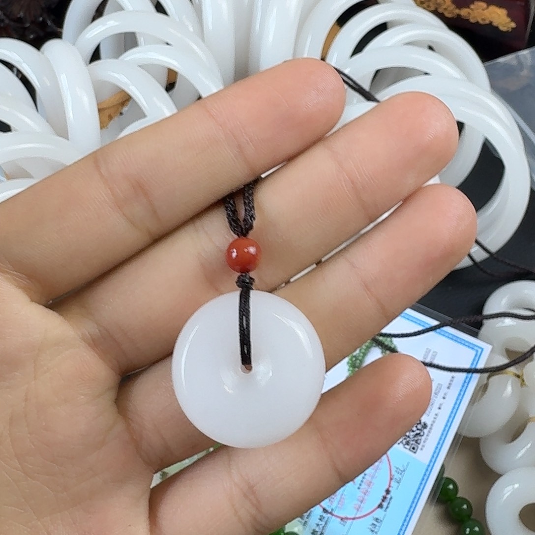 石英质玉未镶嵌颈饰