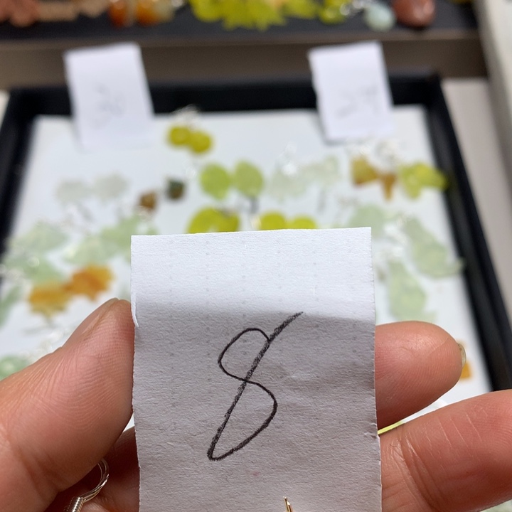 蛇纹石玉耳钉足银镀金镶嵌如*