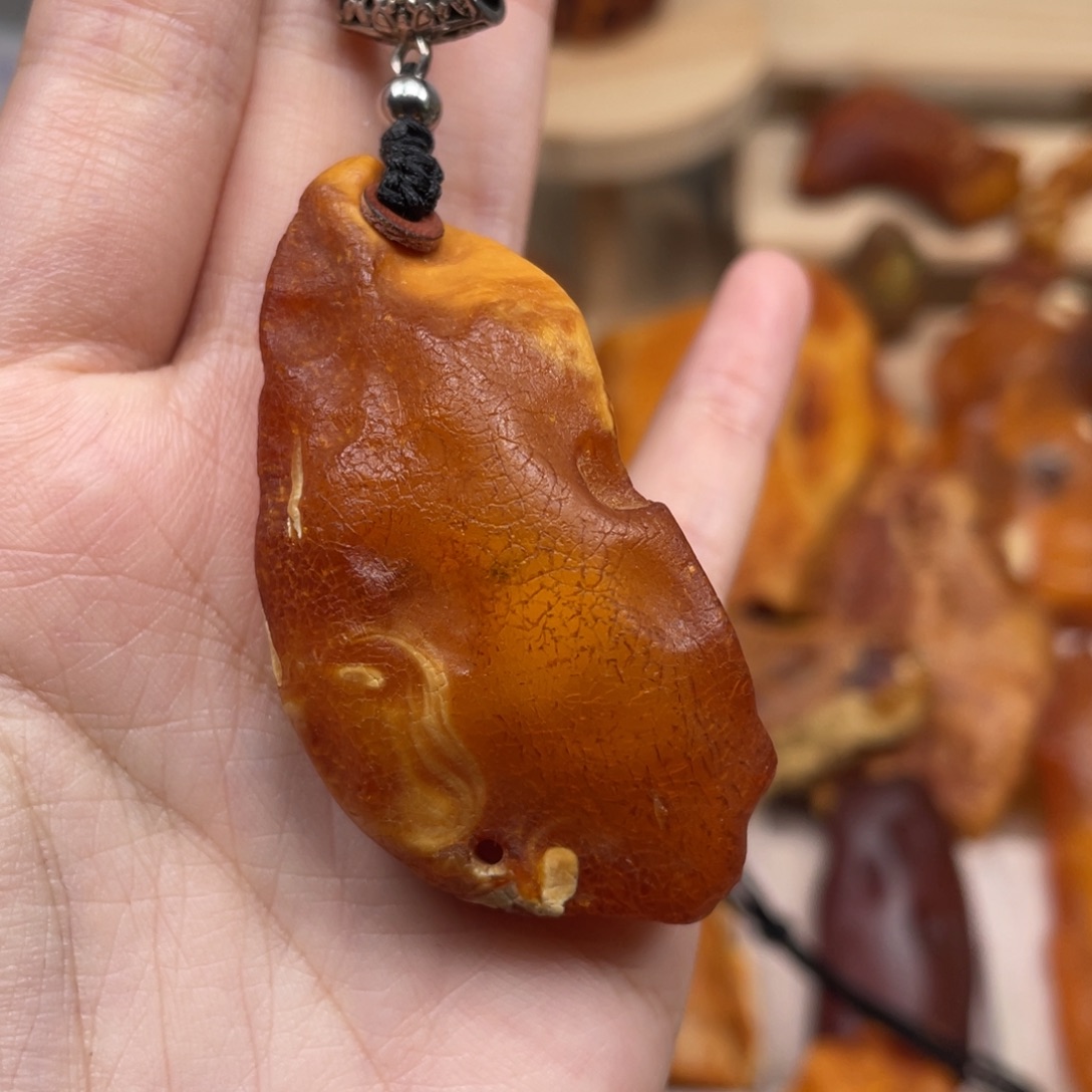 未镶嵌琥珀珠宝奇石