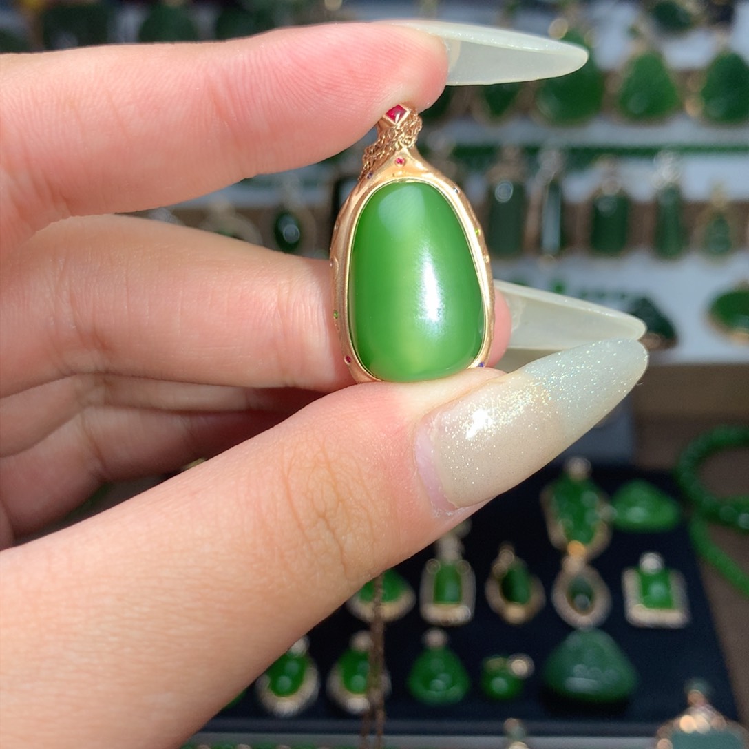 和田玉（碧玉）吊坠18K金镶嵌