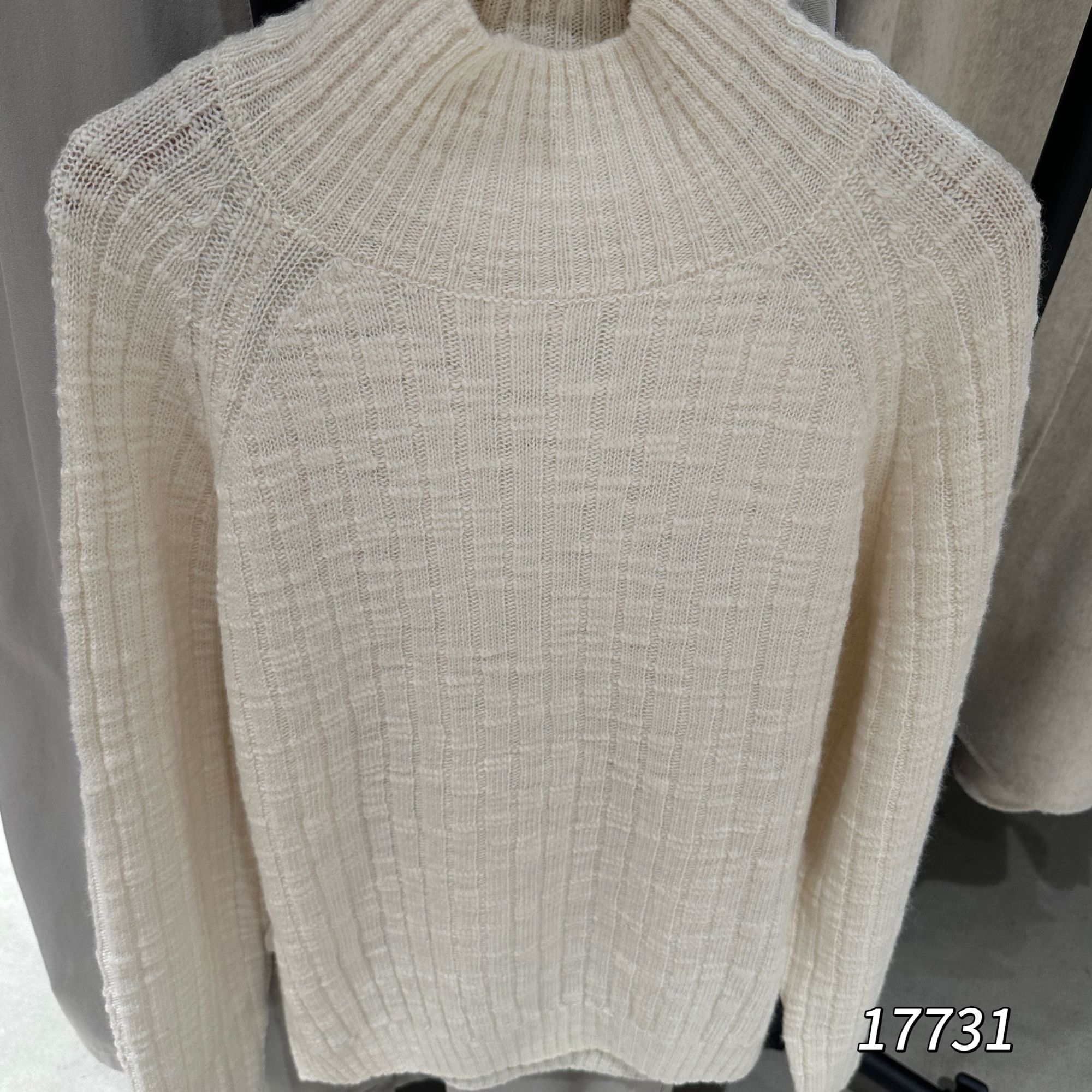 17731 WANGDAN（部无水洗唛介意慎拍)小高领坑条大肚纱长袖针织衫
