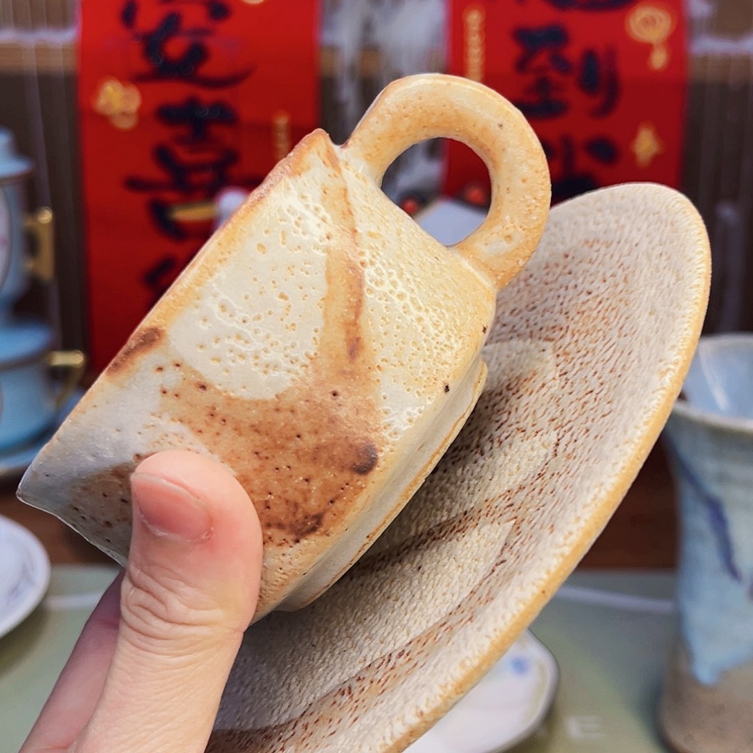 L****棃咖啡杯和咖啡杯两块巧克力一套