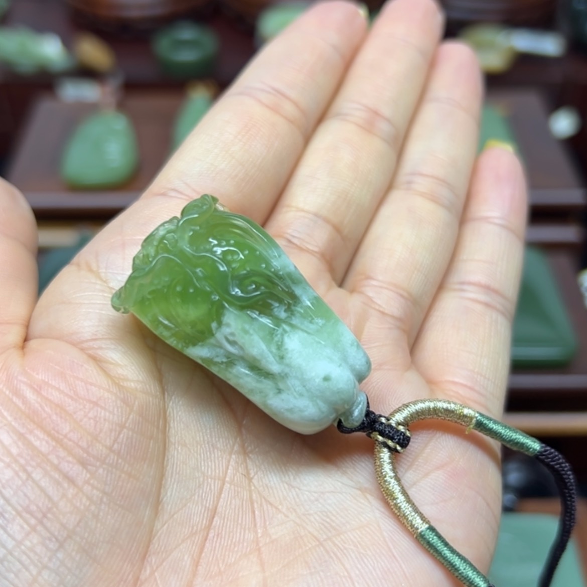 【闪购商品】蛇纹石玉颈饰未镶嵌百财聚来