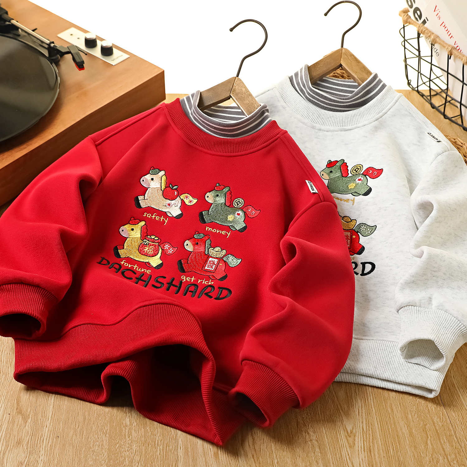 中大童打底刺绣男即墨儿童加绒卫衣冬季马年加绒红色休闲风