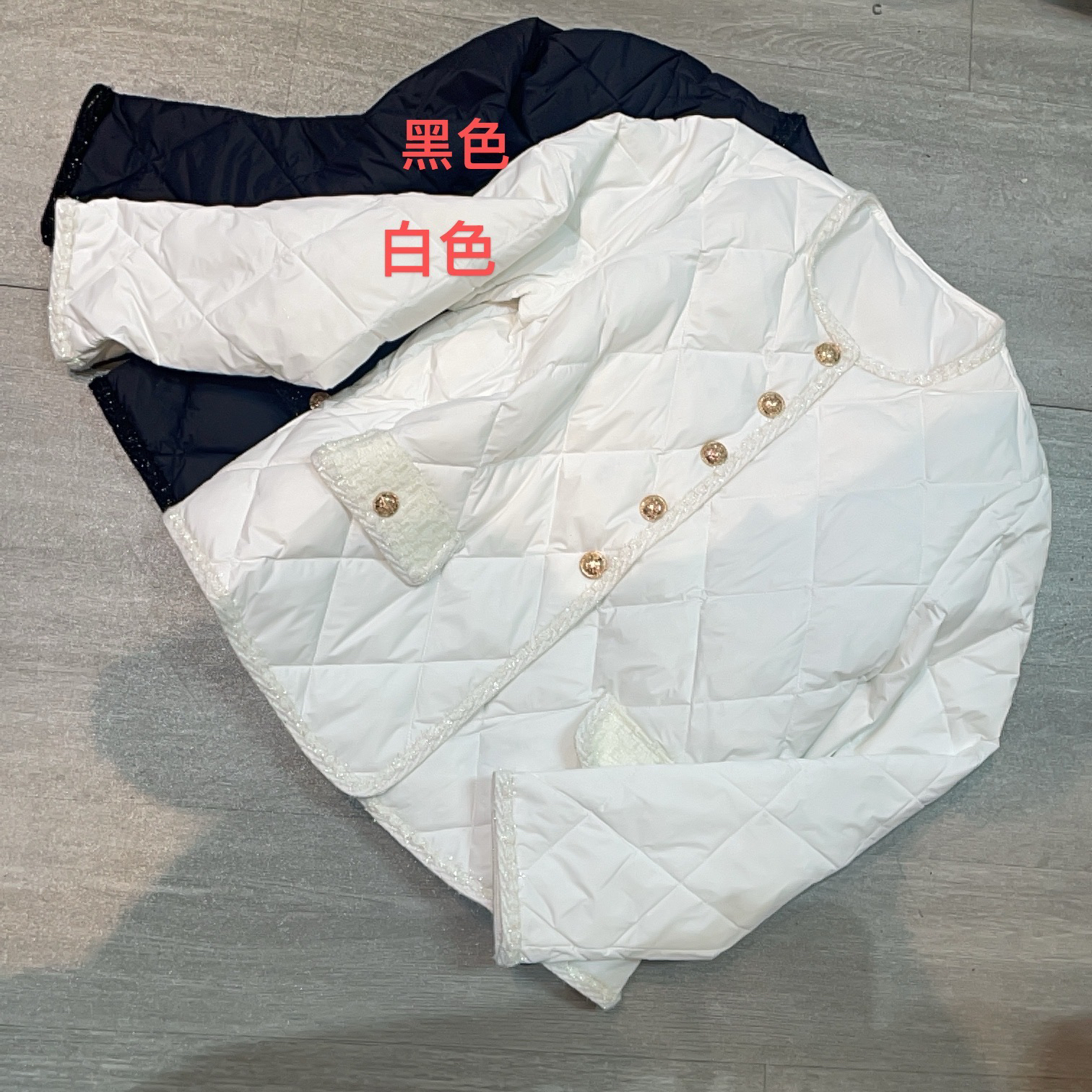 圆领彩亮丝一排金扣轻薄款外套羽绒服-果梓594