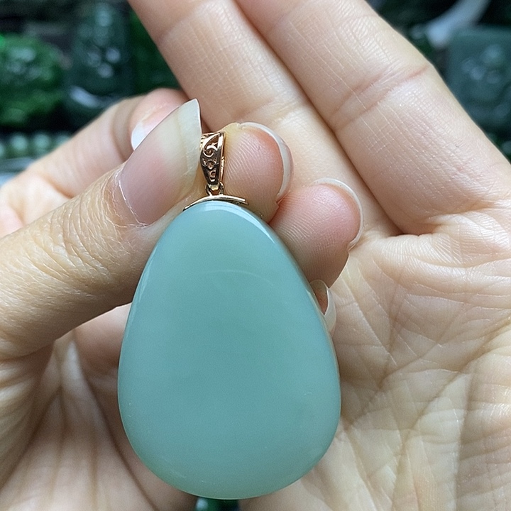 和田玉18K金镶嵌吊坠