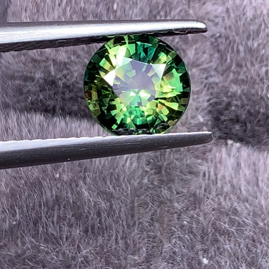 蓝宝石裸石1.78克拉潮水色蓝宝石