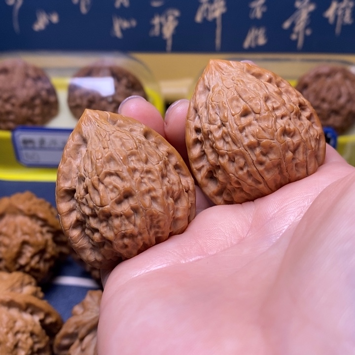 文玩核桃把件蛇王一抹红