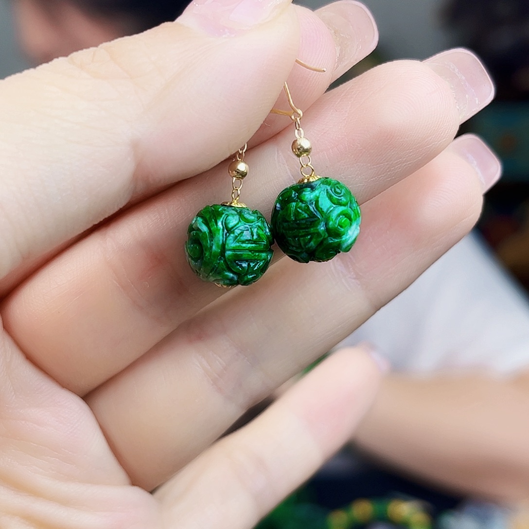 翡翠18K金镶嵌颈饰多样性