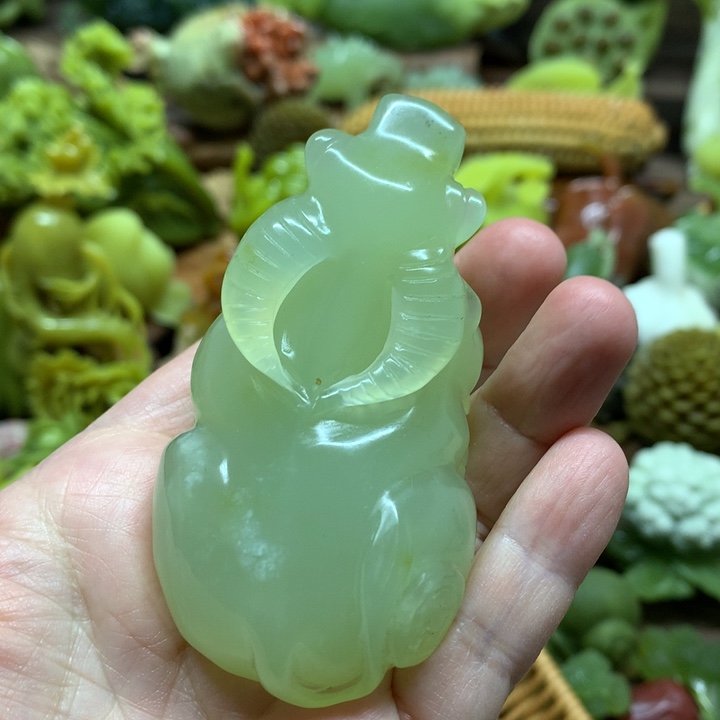 蛇纹石玉手把件未镶嵌