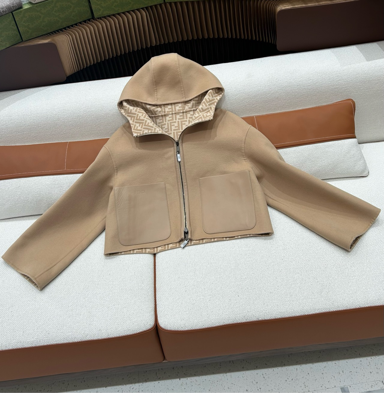 全新未使用 FENDI/芬迪 芬迪/Fendi 双面穿连帽外套40码