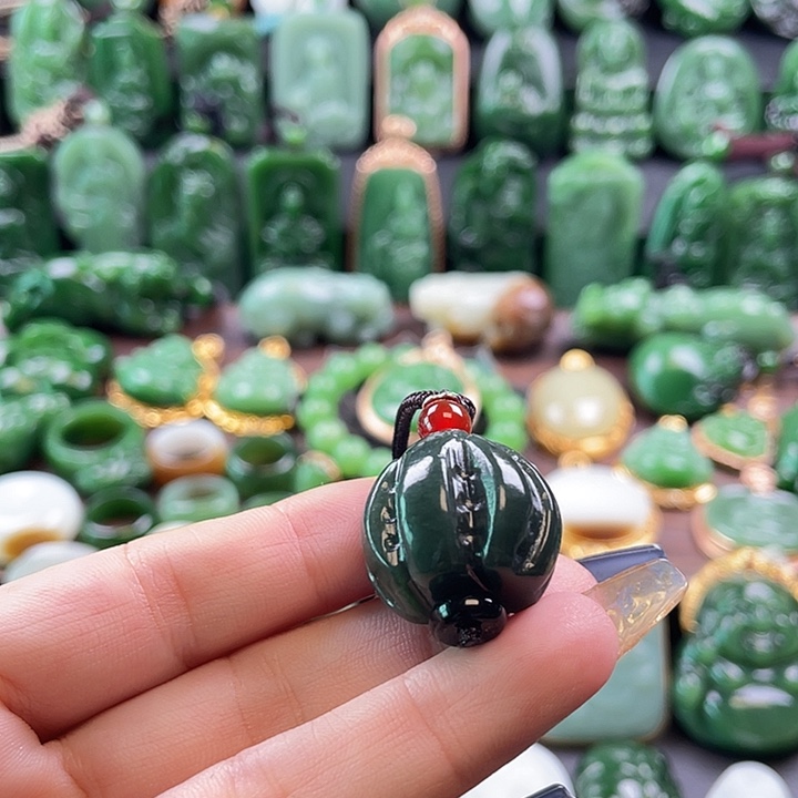 贞***和田玉未镶嵌挂件