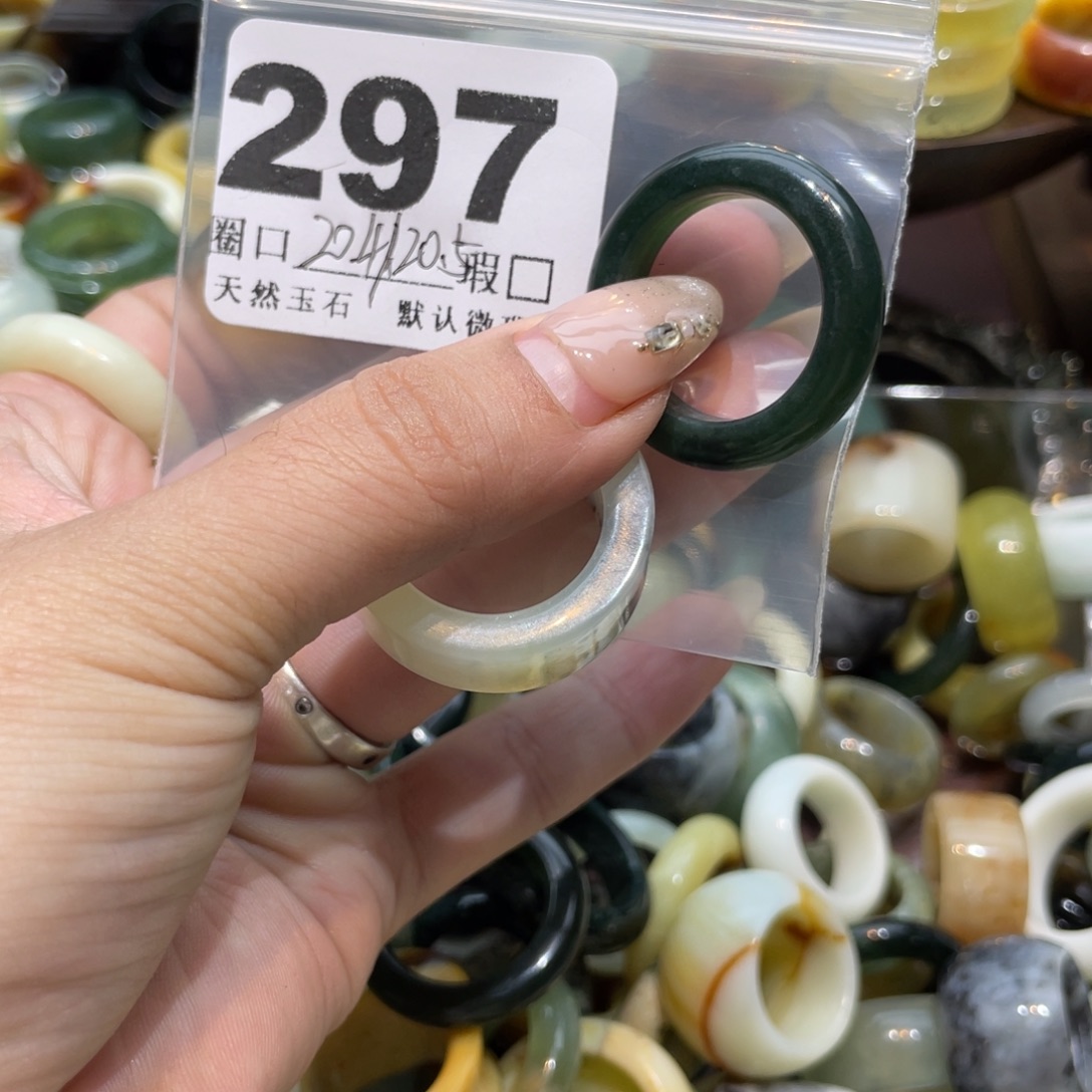 胖****蛇纹石玉未镶嵌戒指