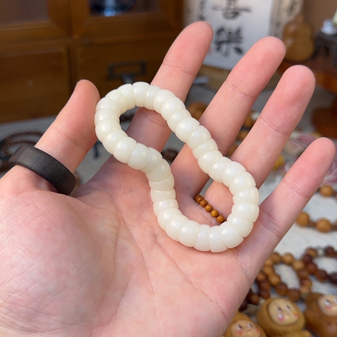 非洲檀香无事牌白玉菩提小肠