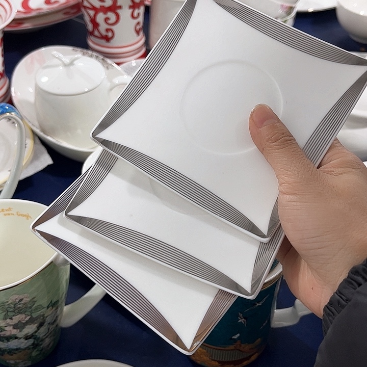 碗微瑕骨瓷方碟三只装