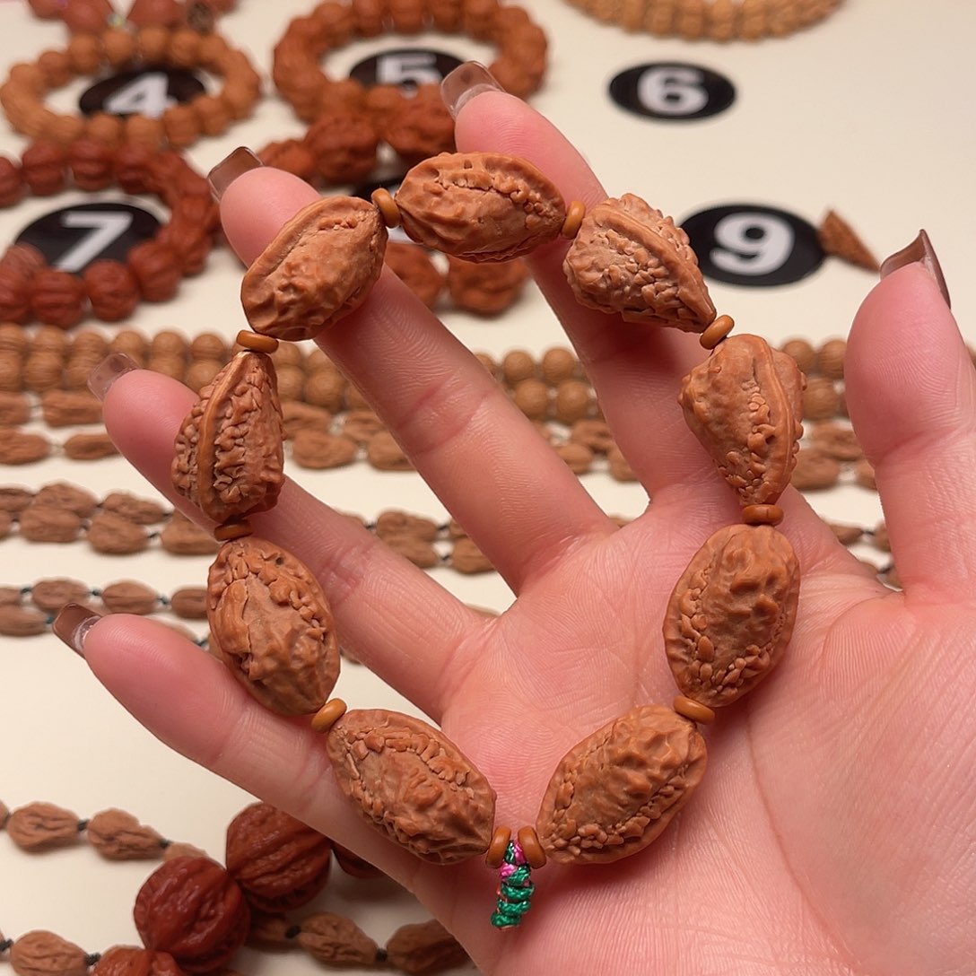 ****•文玩核桃吊坠麒麟角